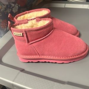 Pink Bearpaw never worn boots